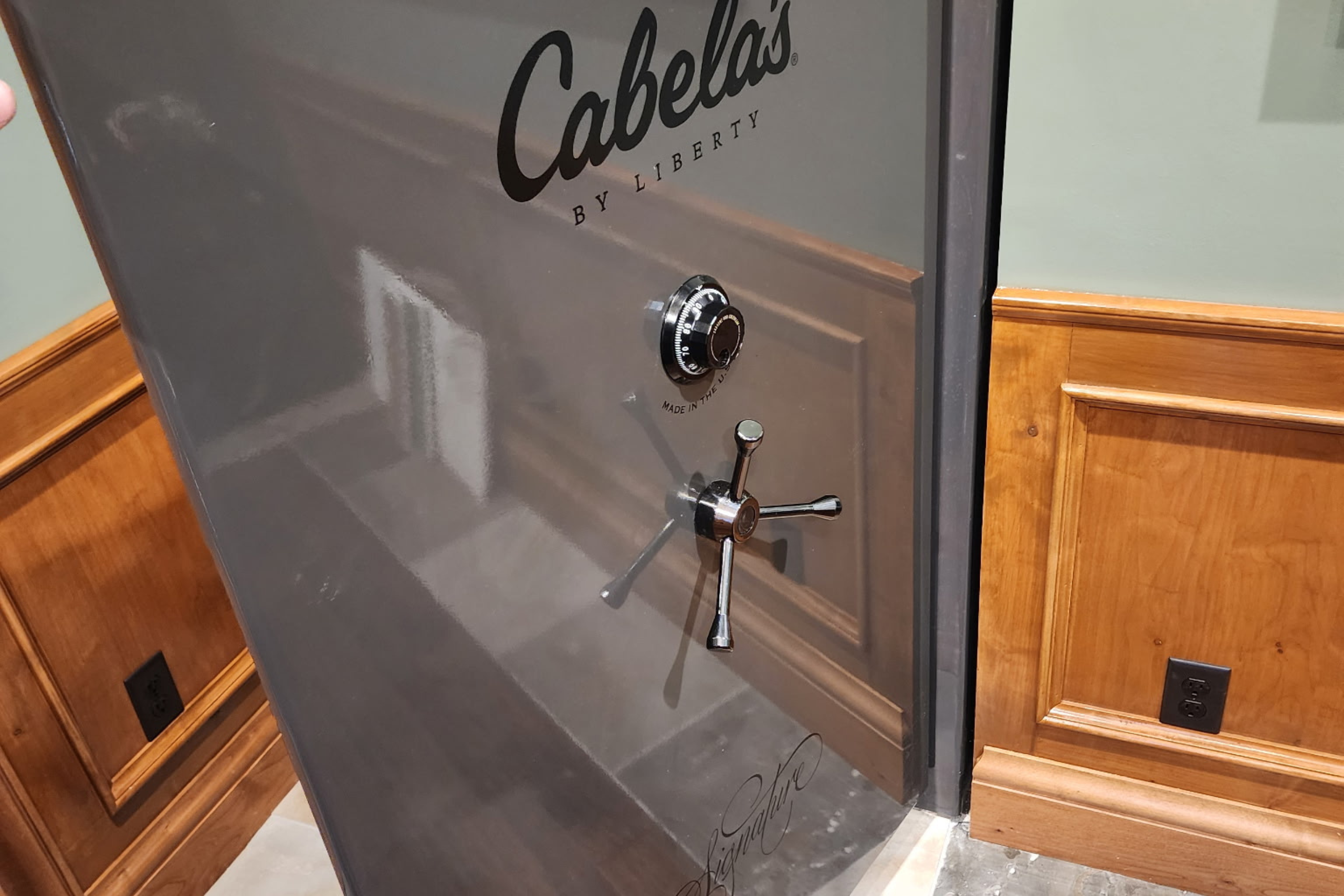 damage free safe cracking and opening a complete lock and key service