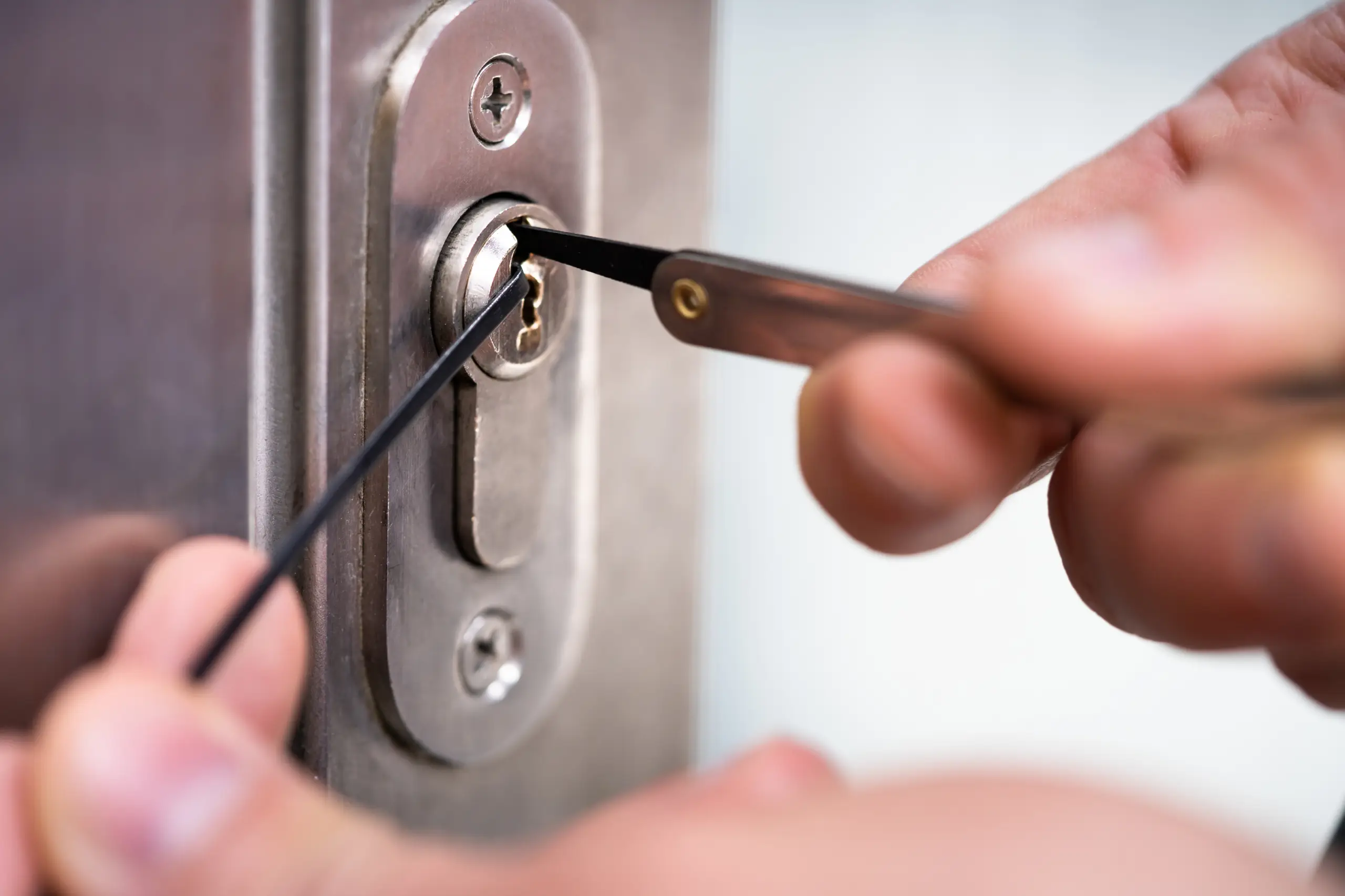 emergency locksmith service a complete lock and key service